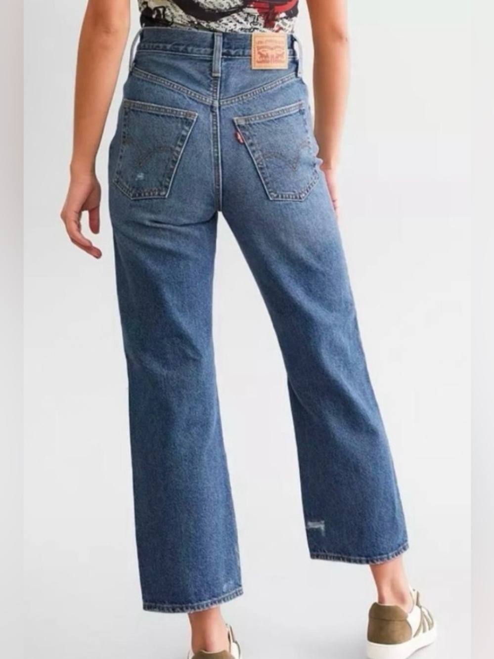 Levi’s Medium Wash Distressed Ribcage Straight Ankle Jeans - Size 29 - Picture 3 of 7